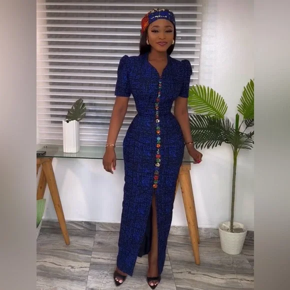 Elegant Blue Button-Down Dress - Picture 2 of 3